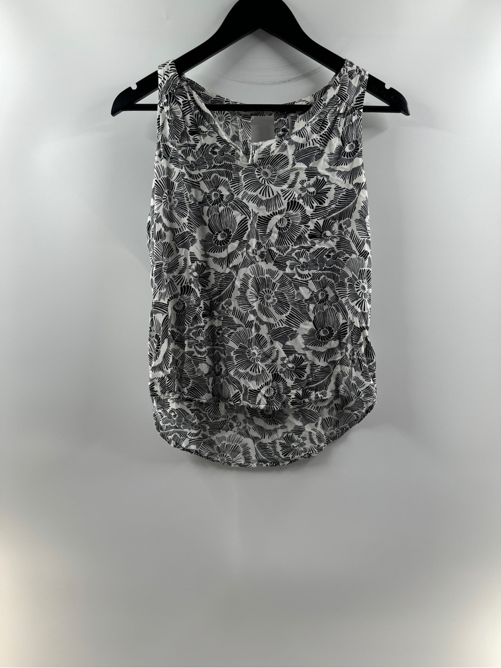 Old Navy Black & White Floral V-Neck Tank Top – Women's Small 100% Rayon